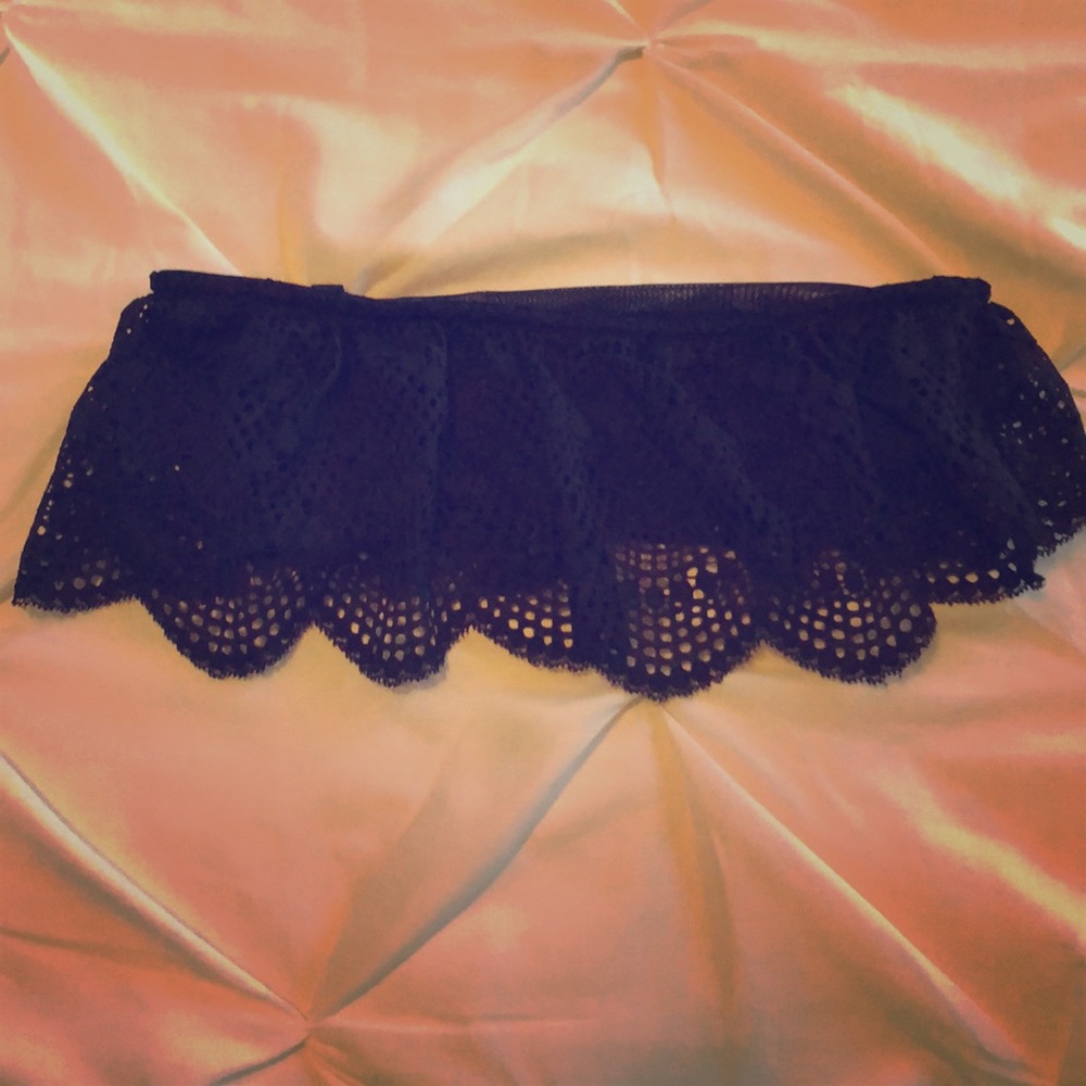 Victoria’s Secret Lacey Strapless Bralette